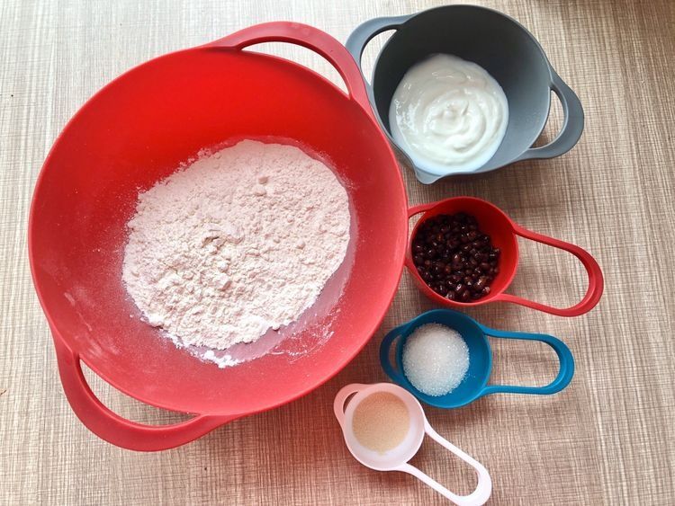 无水无油的酸奶蜜豆小面包，不用烤箱也能做，比买的还好吃