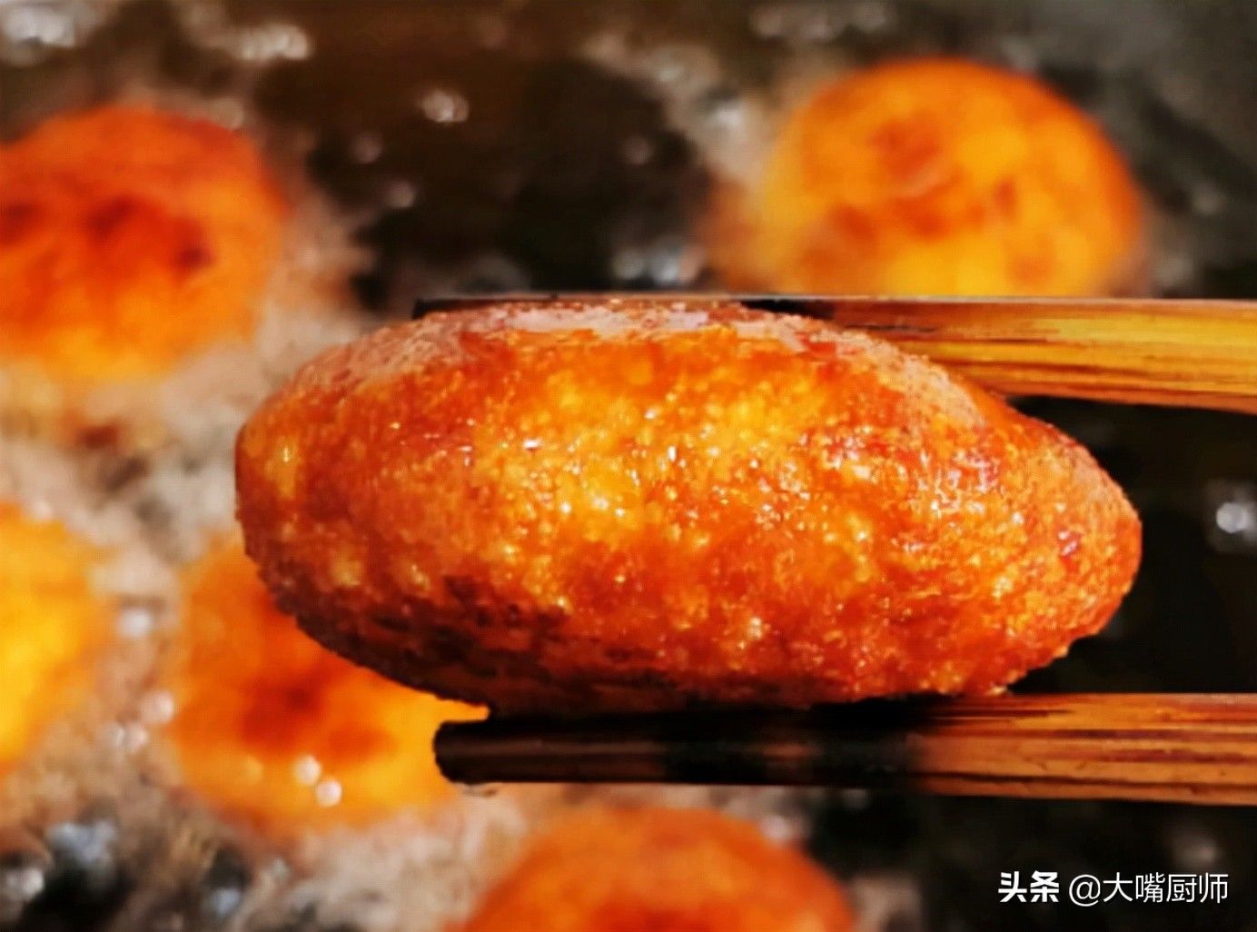 油炸糕这么做，个个膨松空心，外酥里糯又香甜，早餐1人5个不够吃