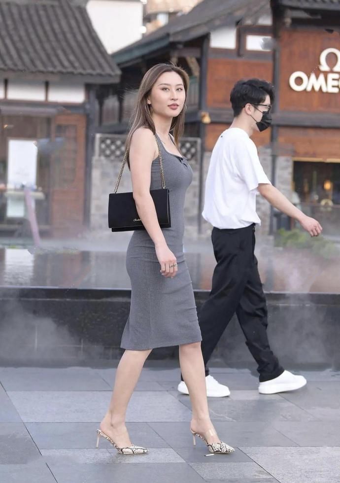 女人味|打底裤也不是“万能”的“梨形”身材要这么穿,才更显女人味