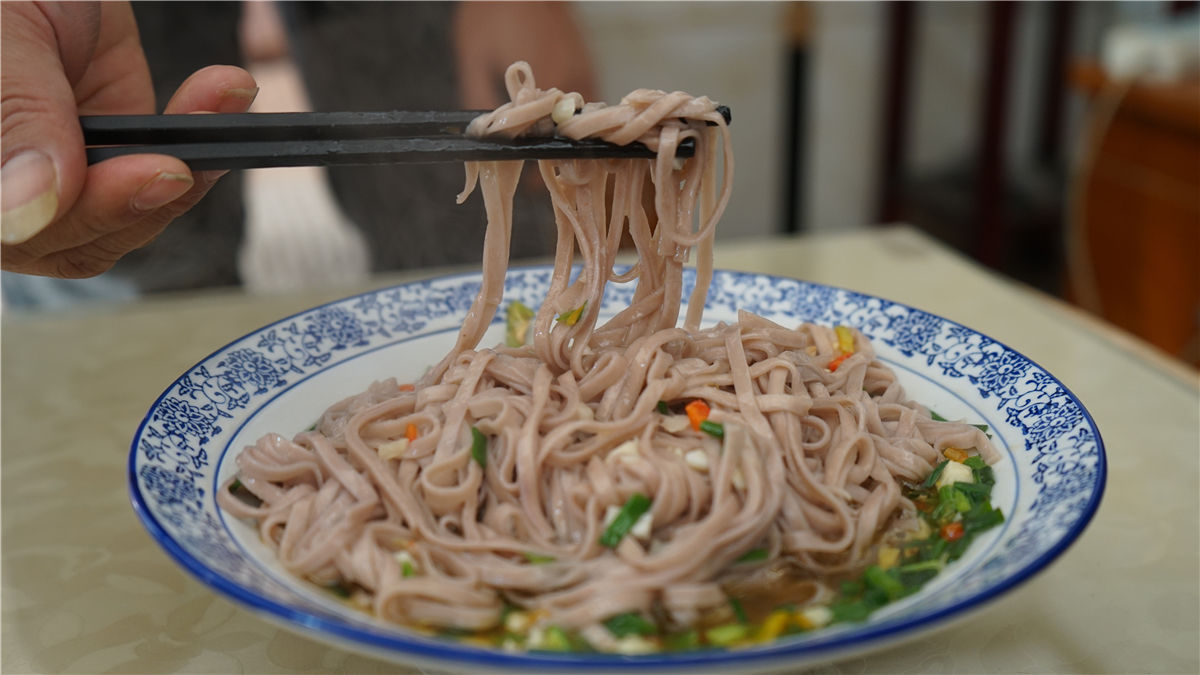 浙江开化：山药也能出新意 林山乡菖蒲村种出多品种山药