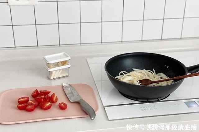 厨房|看了她家的厨房收纳场景,我甘拜下风!学会了你也是收纳“王者”!