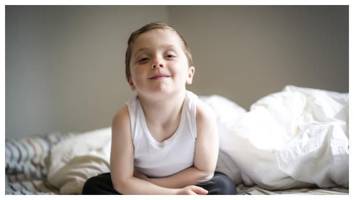 儿科医生|8岁男孩缺钙停止发育,身高仅1米,儿科医生怒斥:这类食物别再纵容娃吃