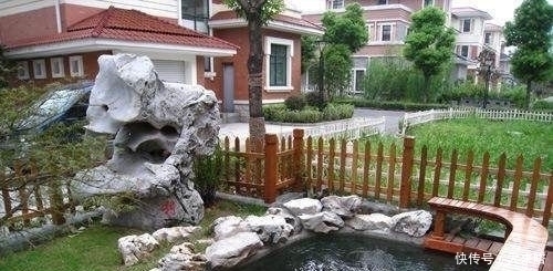 有庭院的人都开始造景观鱼池了美哭了,回家也要挖一个