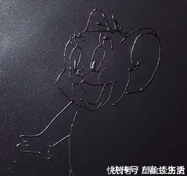 轮廓$美术生摊煎饼作画,开始轮廓已经很惊艳了,结果还舍得吃吗