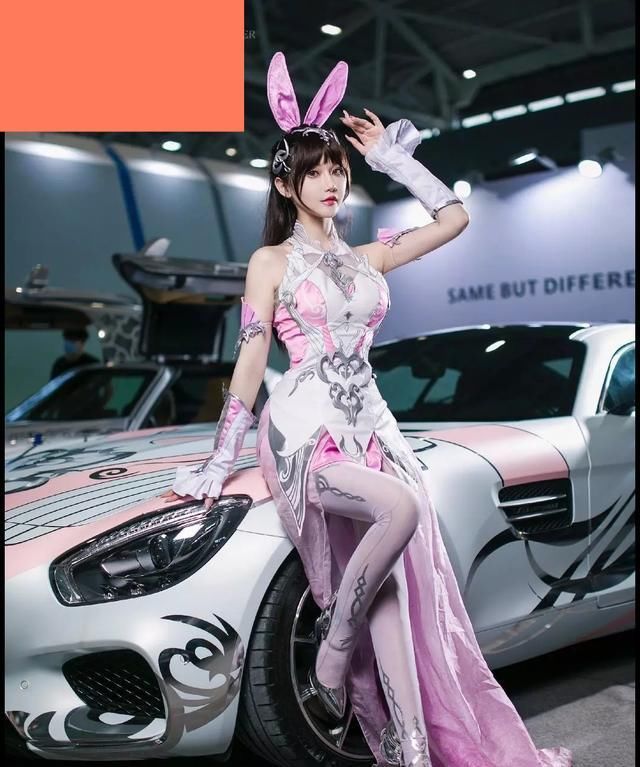 cos|露儿大魔王cos小舞参加车展，腿长一米八，粉丝直呼比原著还美
