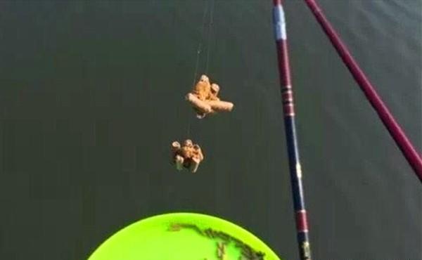 野钓大鱼用饵技巧,对比蘸米钓和麻团钓,用这几招,小鱼群钓大鱼