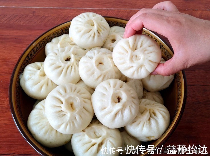 蒸包子时，和面多加1勺它，做好3点，保证膨松柔软，不死面不塌陷