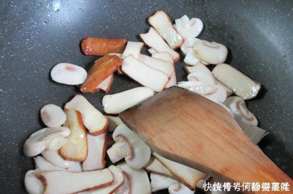 “最通便”的蔬菜被发现,便秘的人要常吃它,隔天能拉出黑臭巨便