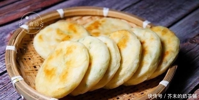 教你葱花发面饼做法,不用揉面,筷子一搅,松软好吃,凉了也不硬