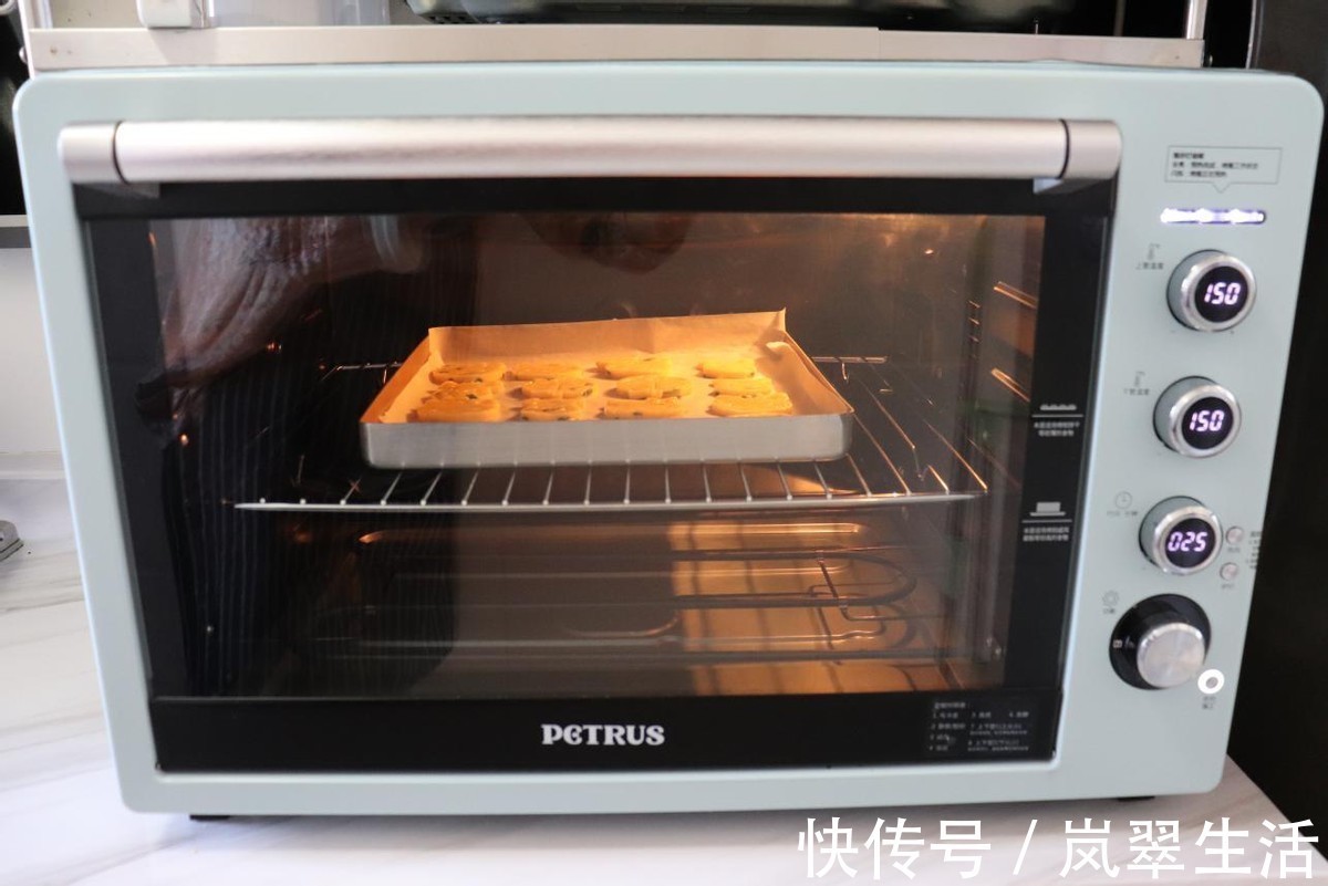 苏打粉|营养价值极高的碱性饼干,充满香葱的味道,一咬一口酥
