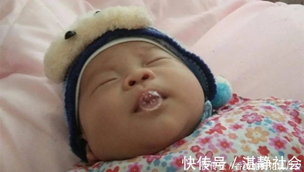 口水|宝宝爱“吐泡泡”,这5点原因需要知道,并不是预示着要下雨