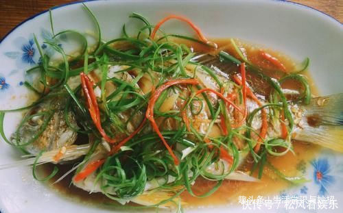  酱油|蒸鱼时，有人放盐也有人放酱油，酒店大厨错了！