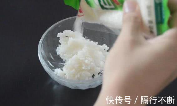 洗衣粉倒在米饭里太厉害了，解决了很多家庭困扰的烦恼，赶紧试试