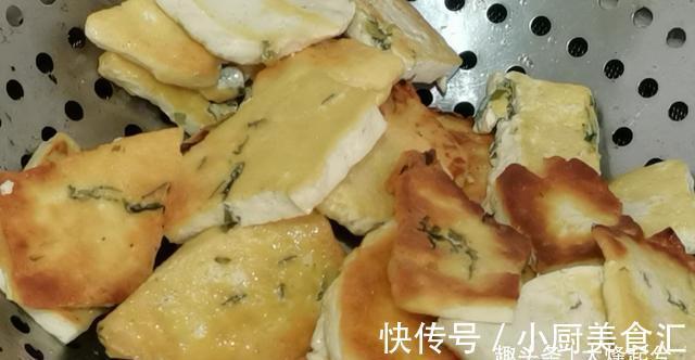 豆腐|家常菜韭菜烧豆腐，滑嫩鲜香又下饭，营养美味做法简单，老少皆宜