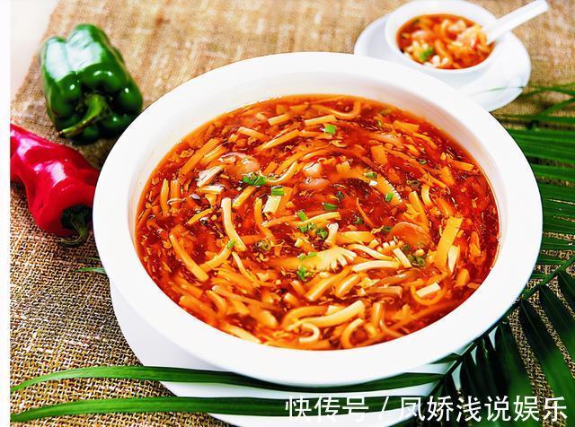 胡椒粉|冬天喝一碗这样的酸辣汤，酸辣鲜香，暖心又暖胃，做法简单家常