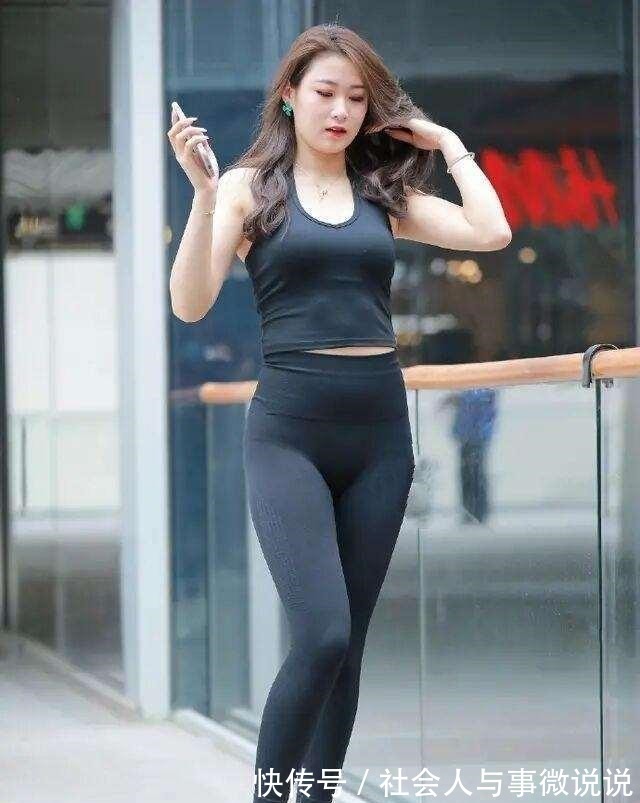 俏皮 时尚俏皮的打底裤穿搭凸显优雅态度,简约也是一种美,优雅美丽!