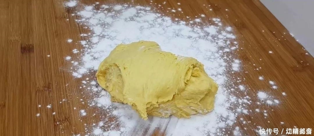 南瓜又出新吃法,不用油炸,比面包馒头做法简单,比南瓜饼还好吃