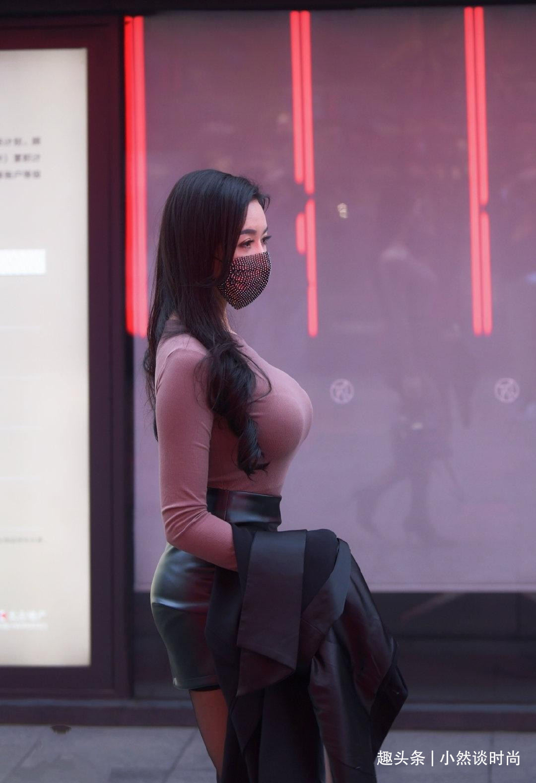 80后 这真的是80后贵妇吗看起来就是未成年啊,这是女人最美的通行证