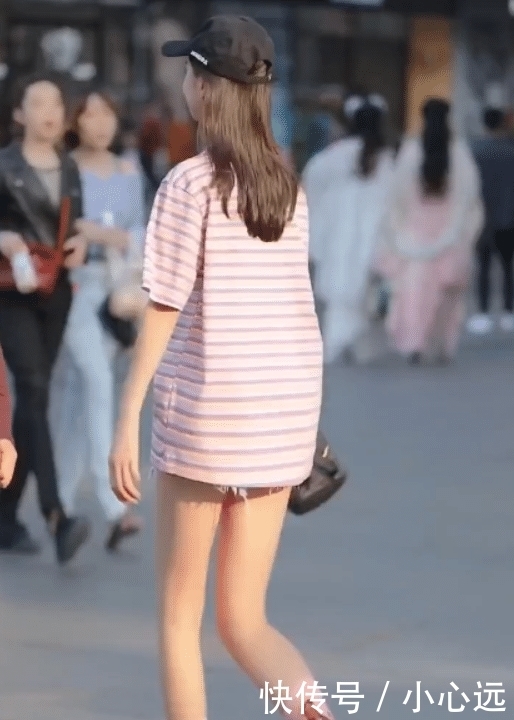 美腿|街拍:这又直又长的美腿,说它是“筷子”没人反驳吧?