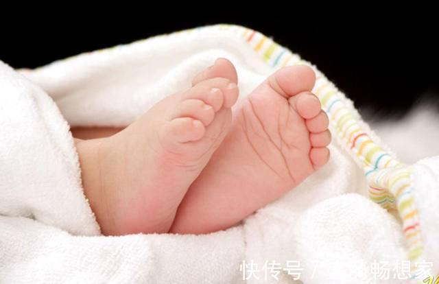 脚型|宝宝出生脚趾比手指还长,妈妈高兴不起来,网友基因突变