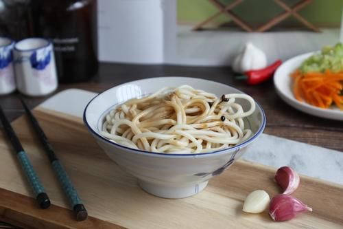 麻酱拌面，牢记1点，就能做得和外面一样好吃，香醇浓厚不会腻