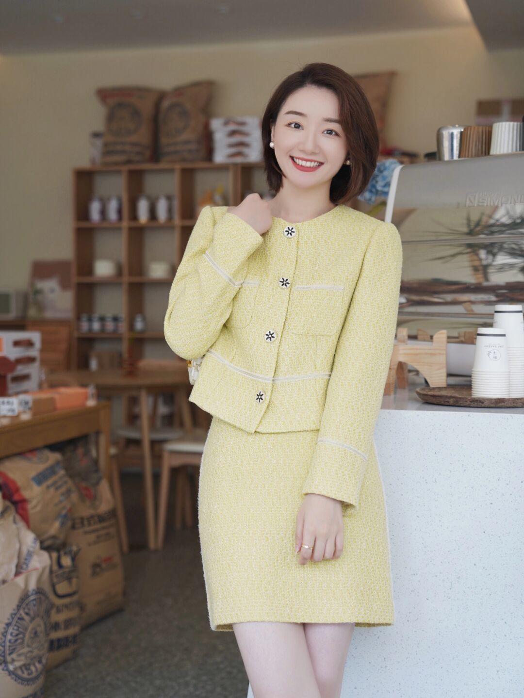 高级感 春天不知道怎么穿?小香风外套这样搭,普通人也能美出明星范