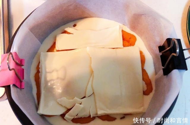 一碗糯米粉、一个蒸红薯,拌一拌、烤一烤,外脆里糯,香甜还爆浆