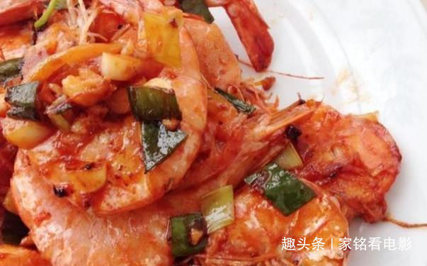 精选美食酱香鸡块,油爆虾球,鸡肉西兰花,肉末虾酱豆腐的做法