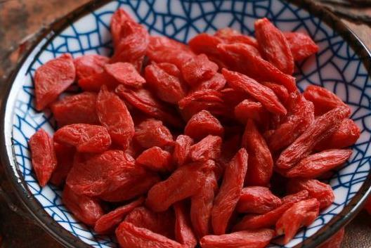 好处|每晚睡前吃5颗枸杞,坚持15天,好处悄悄找上你,男女都可试试!