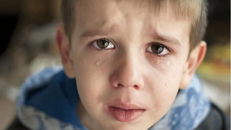 教育方式|“13岁被妈妈脱裤子打,全班围观”:多少娃,毁在了羞辱式教育