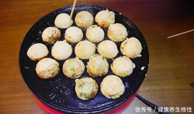 想吃章鱼烧不用出去买,教你在家做,口感丰富又弹牙,比买的还香