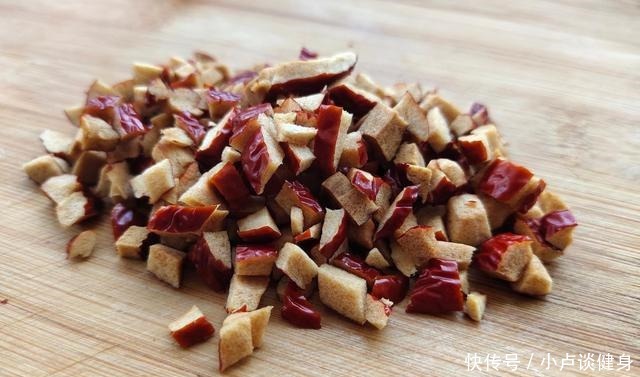 用粗粮简制的早餐,香甜可口,不发酵也松软,夏天我家三天两头做!