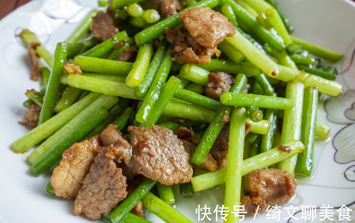 鸡蛋清|炒蒜苔总是不入味不要直接下锅炒，掌握1技巧，蒜苔脆嫩又入味