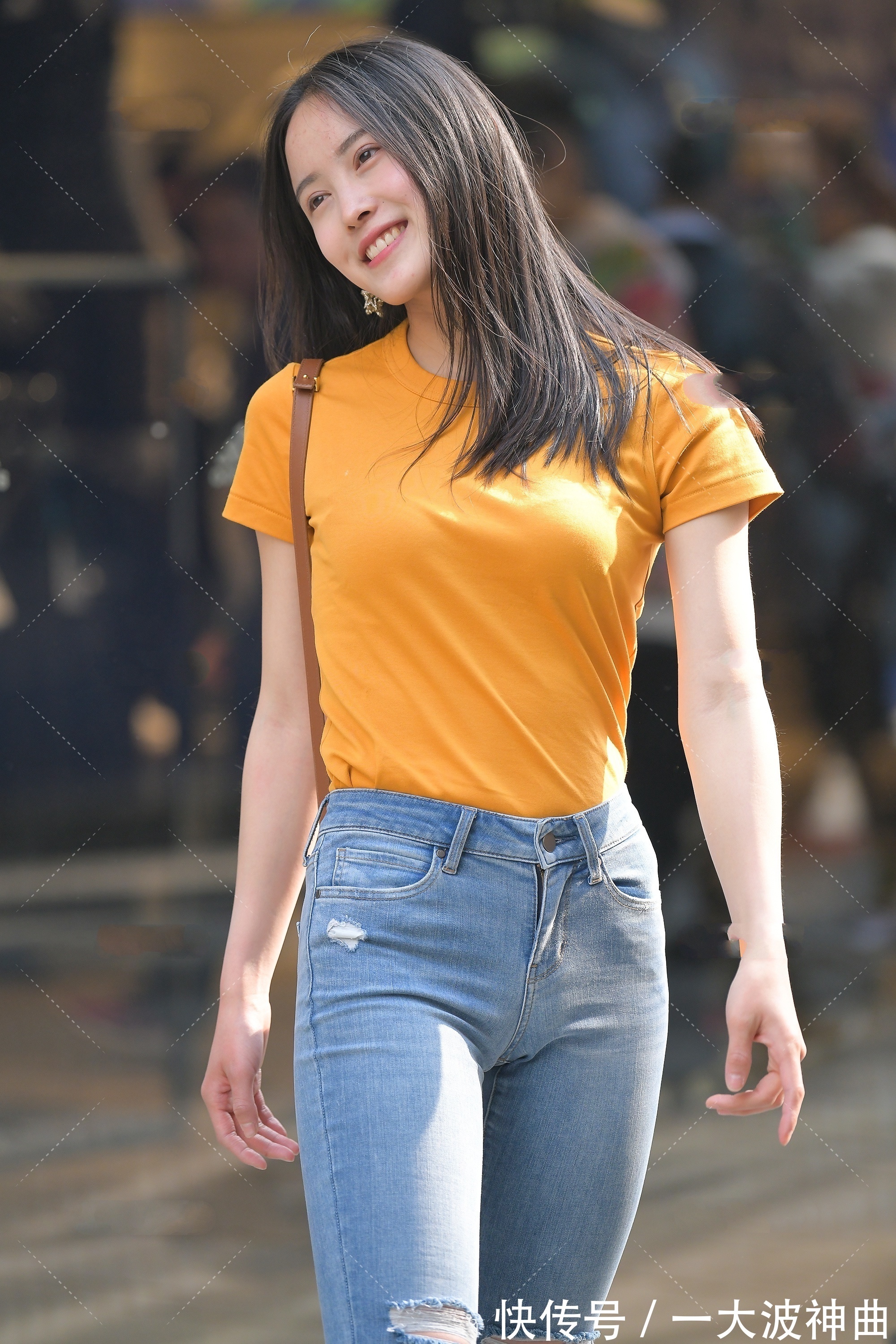 t恤 橘黄色修身短T搭配浅色牛仔裤,青春活泼,满满的校园风