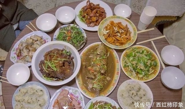 回国|英国小伙来中国,回国后跟朋友哭诉不要信中国人的“美食”