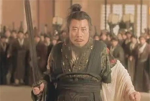  削铁如泥|古人锻造的宝剑为何能做到削铁如泥？史学家：因为削的根本不是铁