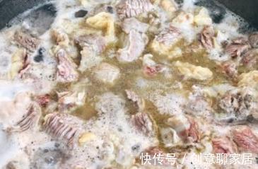 炖牛肉时,久煮不烂?汤中加“1物”,牛肉快速软烂,百吃不腻