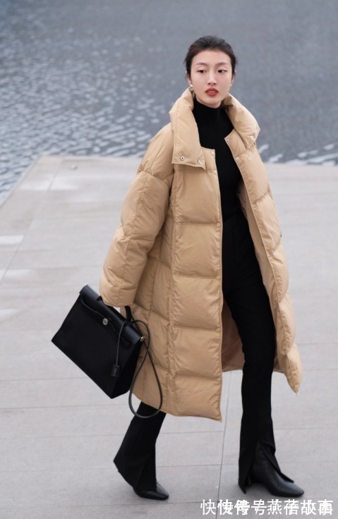 小姐姐 今年建议少穿“大衣”多穿“羽绒服”,学博主这样穿,保暖还洋气