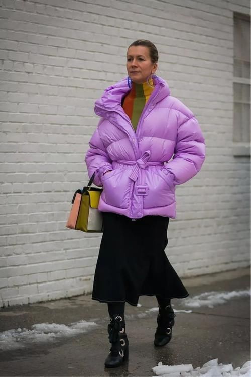 不管是大衣还是羽绒服，尽量别穿这3个“颜色”，不耐看也不耐穿