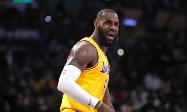 荣誉|4冠+4MVP+4FMVP,詹姆斯还需什么荣誉 能超越乔丹?