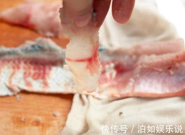 红辣椒|家庭版水煮鱼，掌握几个小要点，鱼鲜肉嫩口感不会差