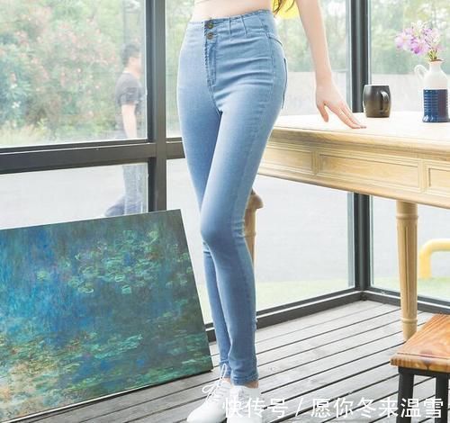 时尚 女神搭配:腰很细的牛仔裤美女,身材颜值俱佳,彰显女人味!