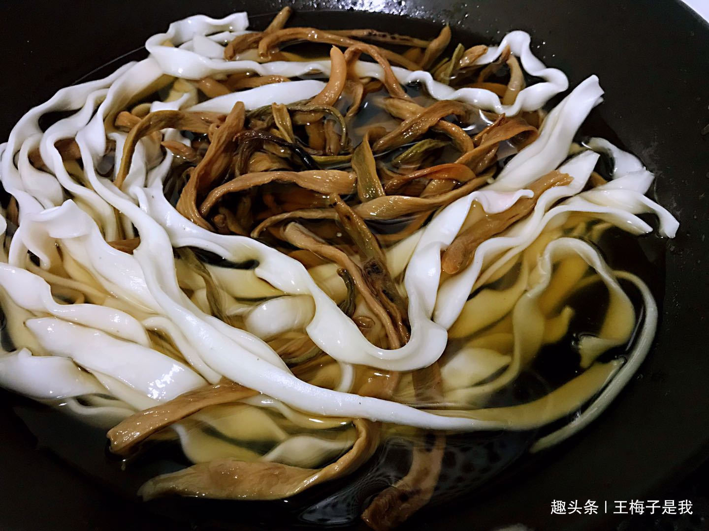 宅家20多天，我们家迷上了它，一锅炖出来，又香又解馋，做法简单