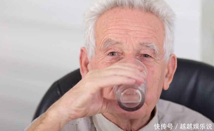 黏稠|血液在一天中这2个时间段最黏稠，这时喝水，更能预防血管病