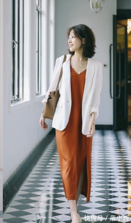 印花|“有品位”的女人穿西装,谨记这3点思路+3种搭配,时髦又显年轻