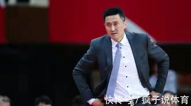 王薪凯|CBA是职业比赛,不是友谊赛,杜锋的无后卫怪阵差点让自己翻船!