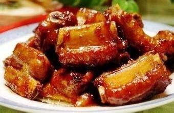 做红烧排骨时，别只会傻加酱油！多加一点它，色泽红亮，越焖越香