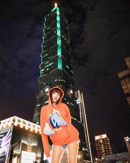 失踪|卫衣配球鞋,下半身失踪,这些鞋头妹妹你们爱了吗?