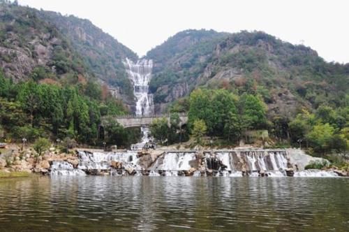 天台磐安游之四，踏上试与黄果树瀑布一决高低的天台山桐柏大瀑布