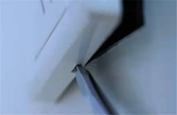 螺丝刀|墙上插座松动不好用，教你一招，不花一分钱，比新的还牢固